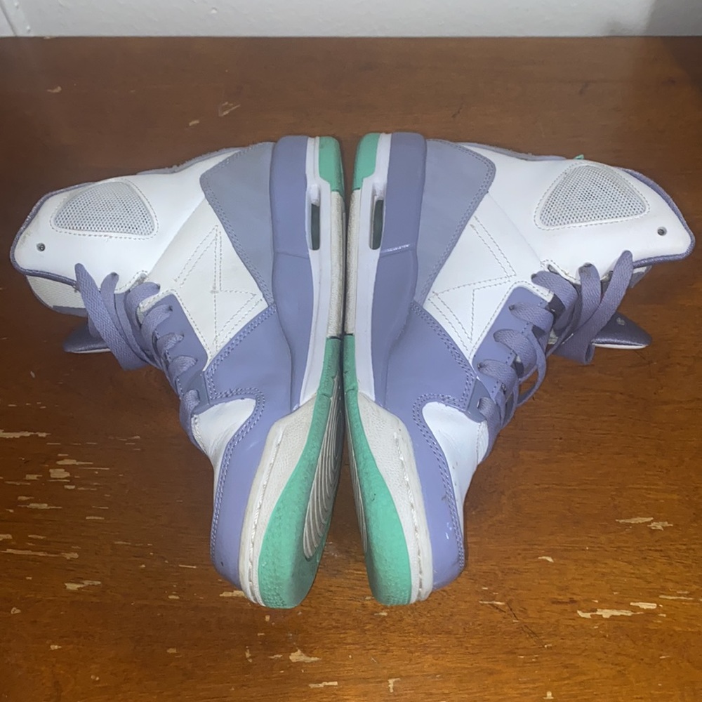 Jordan Flights - Picture 2 of 8